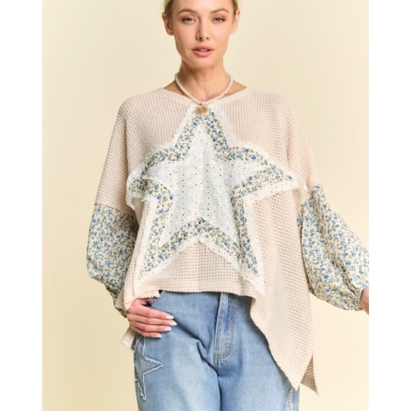 DAVI & DANI Tops - DAVI & DANI Cream Waffle Knit Pullover with Blue Floral Star